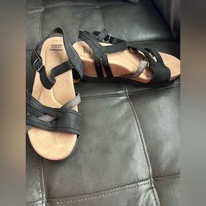 Earth Origins Size 9.5 wedge Sandal